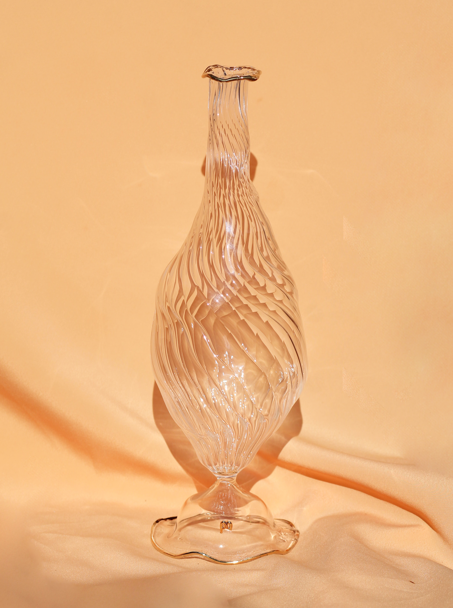 STRETCHED GLASS VASE